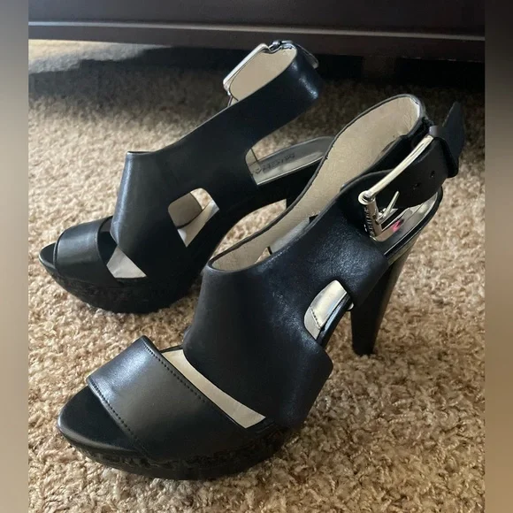 New Michael Kors Platform Heels Size 7 Black Leather - Picture 1 of 9